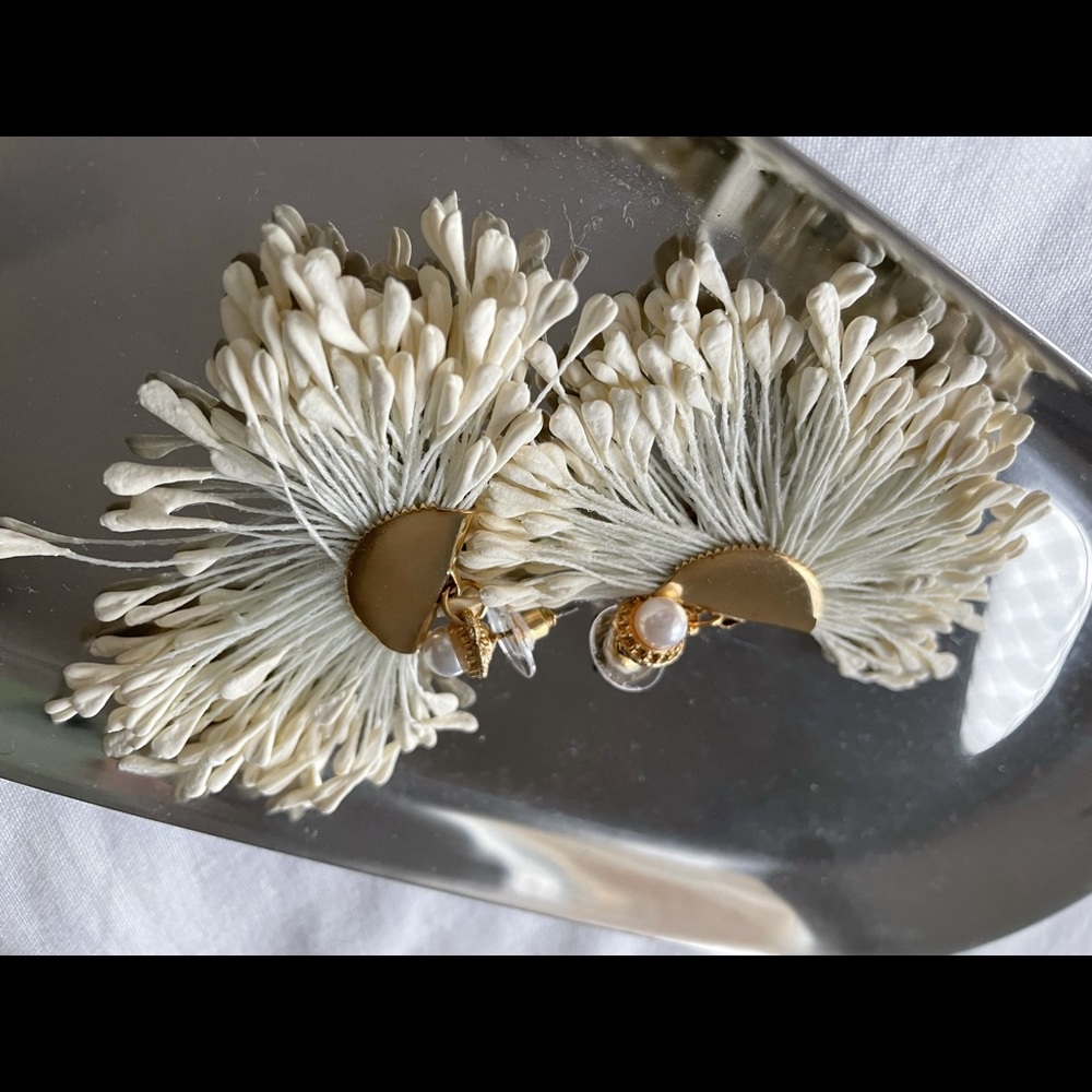 🎈🧨💗Host Pick ☄️🧨 Unique design white Hanging drop earrings - Picture 1 of 7